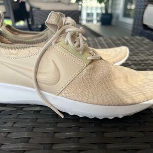 Nike Women's Beige Sneakers